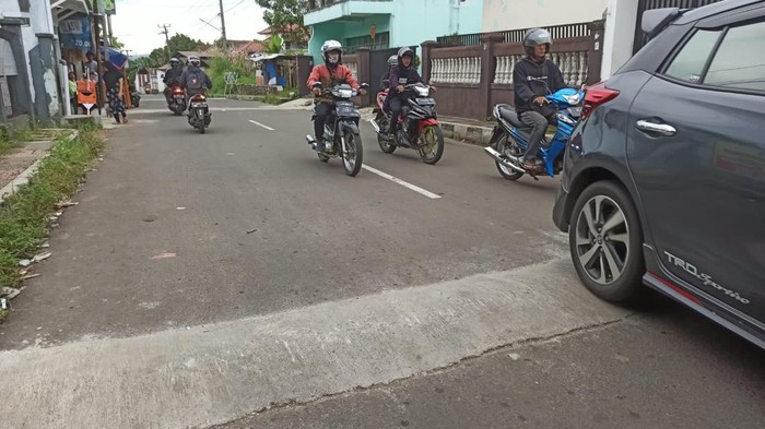 45 Polisi Tidur Sepanjang 2 Kilometer Viral, Begini Aturannya