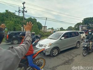 Ada Kebakaran Pabrik, Jalan Pantura Pati-Kudus Tersendat Sore Ini Ada Kebakaran Pabrik, Jalan Pantura Pati-Kudus Tersendat Sore Ini