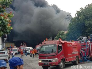 Pabrik Plastik di Pati Terbakar Hebat, Ini Kesaksian Karyawan Pabrik Plastik di Pati Terbakar Hebat, Ini Kesaksian Karyawan