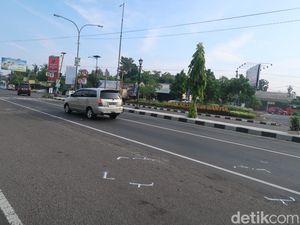 Begini TKP Bus Tabrak 6 Mobil-2 Motor di Simpang Ketandan Bantul Begini TKP Bus Tabrak 6 Mobil-2 Motor di Simpang Ketandan Bantul