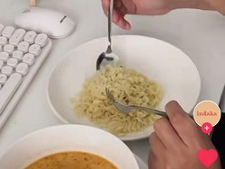 Makan Mie Instan Kuahnya Dipisah, Netizen: Melawan Takdir
