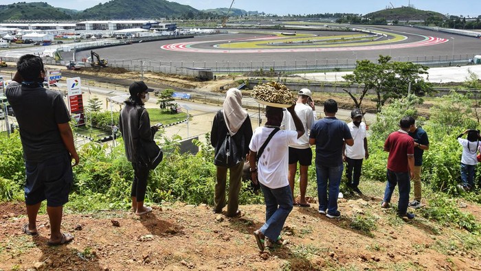 Nonton MotoGP Mandalika, Dilarang Bawa Drone! (Foto: Antara) Nonton MotoGP Mandalika, Dilarang Bawa Drone! (Foto: Antara)