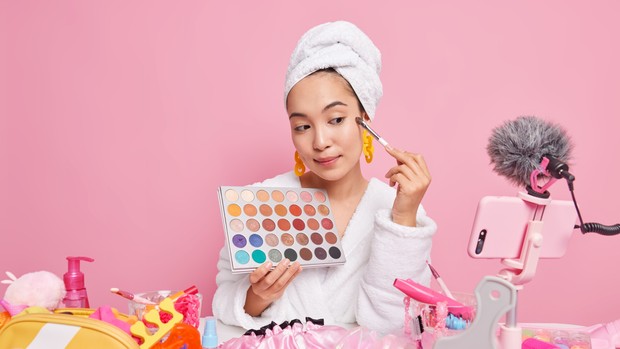 Penyebab bandwagon effect/Foto: Freepik.com/wayhomestudio Penyebab bandwagon effect