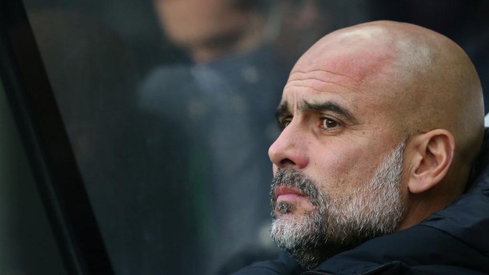 NEWCASTLE UPON TYNE, ENGLAND - DECEMBER 19: Pep Guardiola, Manager of Manchester City looks on prior to the Premier League match between Newcastle United and Manchester City at St. James Park on December 19, 2021 in Newcastle upon Tyne, England. (Photo by Alex Livesey/Getty Images)