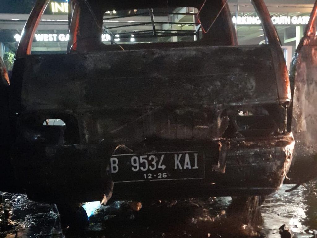 Tabung Gas Bocor, Pikap Tahu Bulat Kebakaran di Depan Plaza Indonesia