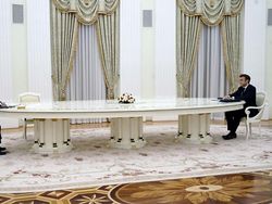 Percakapan Telepon Putin-Macron Sebelum Invasi Ukraina Bocor, Rusia Marah!