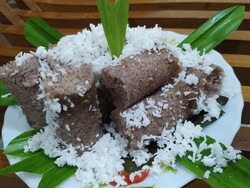 Legitnya Putu Manis Blitar yang Dibuat Lebih Sehat dari Tepung Beras Merah