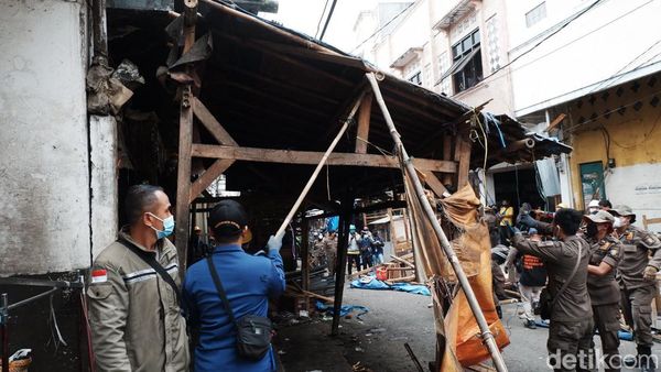 Ratusan Lapak PKL di Sukabumi Dibongkar