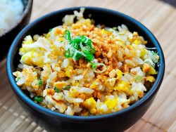 Resep Nasi Goreng Telur Bawang Putih yang Sederhana dan Sedap Aromanya