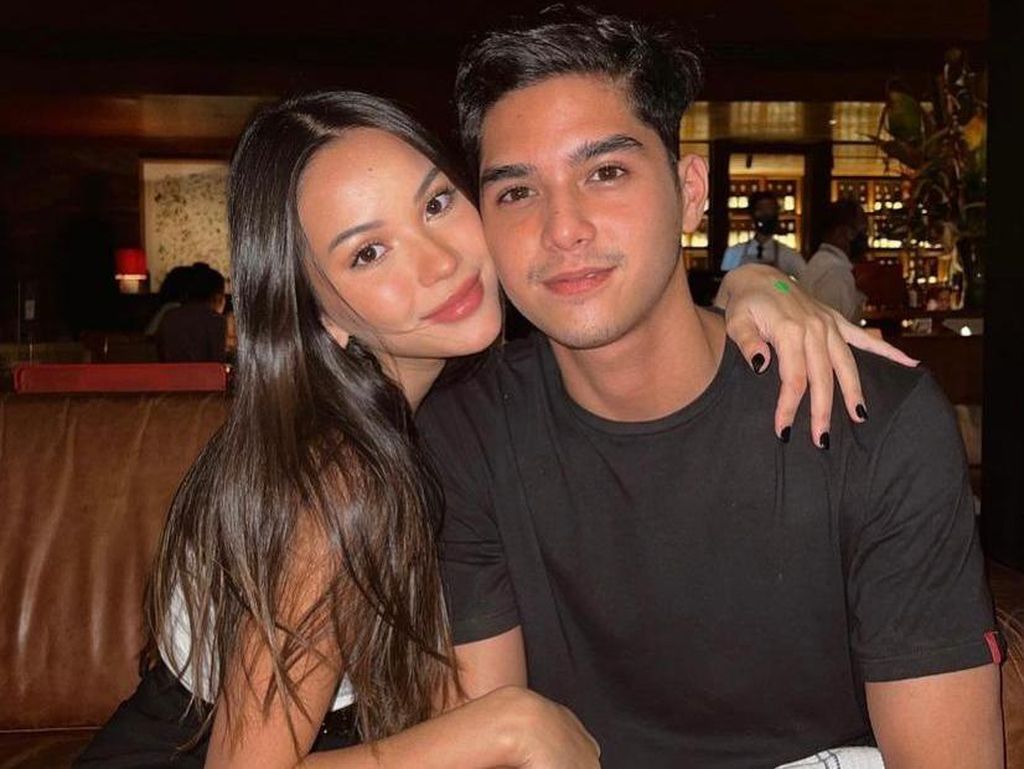 Al Ghazali Cari Rumah Baru, Siap Tinggal Bareng Alyssa Daguise? Al Ghazali Cari Rumah Baru, Siap Tinggal Bareng Alyssa Daguise?