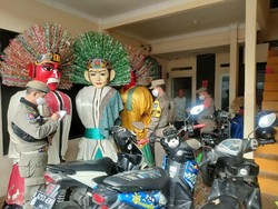 Satpol PP Depok Datangi Bos Ondel-ondel, Larang Jadikan Anak Pengamen