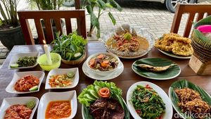 Enaknya Nagih! Pecak Gurame dan Sambal Ganja di Saung H Amir