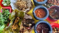 Puas Makan Ayam Goreng Kampung dan Sambal Jebleh di Warung Sunda