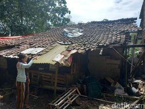 Tolong! 2 Keluarga Ini Tinggal di Gubuk Hampir Ambruk Tolong! 2 Keluarga Ini Tinggal di Gubuk Hampir Ambruk