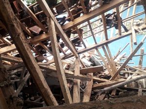 Diterjang Angin Kencang, 2 Bangunan SD Puncak Malanding Ambruk