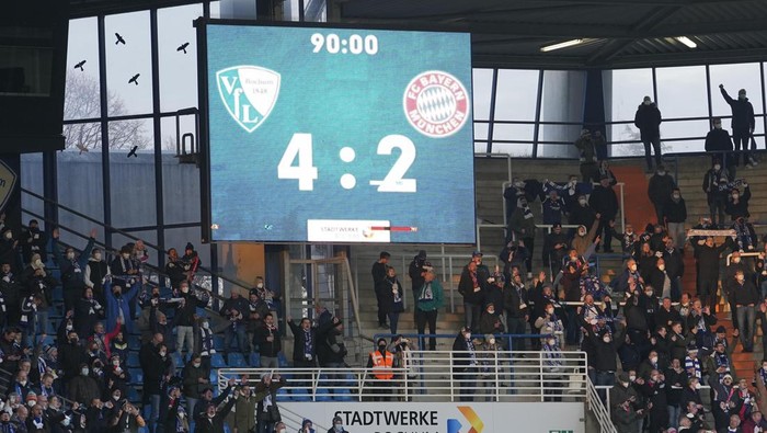 The board shows the result, 4-2 for Bochum after the German Bundesliga soccer match between VfL Bochum and Bayern Munich in Bochum, Germany, Saturday, Feb. 12, 2022. (AP Photo/Martin Meissner)