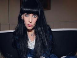 Cerita Cinta Penyanyi Gothic yang Bikin Ngeri, Ngaku Akan Dinikahi Hantu