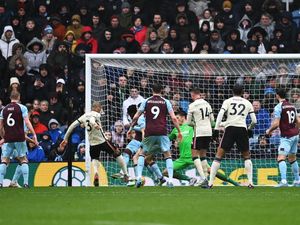 Fabinho Bawa Liverpool Ungguli Burnley 1-0