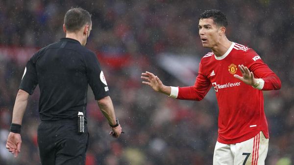 Kesalnya Ronaldo vs Southampton: Angkat Tangan, Protes Wasit