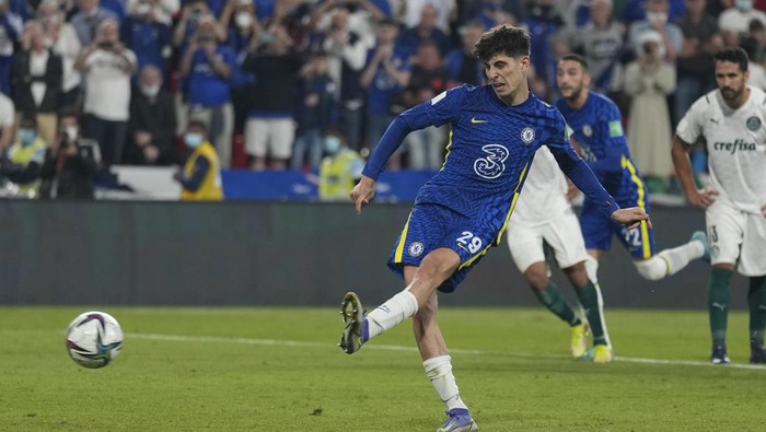 Chelseas Saul scores from a penalty kickduring the Club World Cup final soccer match between Palmeiras and Chelsea at Mohammed Bin Zayed Stadium in Abu Dhabi, United Arab Emirates, Wednesday, Feb. 2, 2022. (AP Photo/Kamran Jebreili)