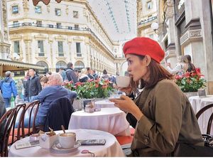 Cantiknya Karra Syam, Presenter Olahraga yang Doyan Ngopi