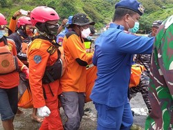 Musibah Tewaskan 11 Orang Dalam Ritual Maut di Pantai Payangan Jember
