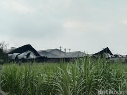 Penampakan Pabrik Plastik di Pati Usai Terbakar Selama 14 Jam
