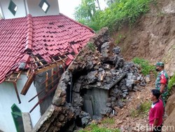 Longsor Akibat Hujan Semalaman Rusak Musala di Trenggalek