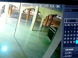 Suara Berderit saat Pembatas Salat Masjid Grabag Geser Sendiri