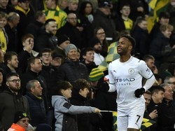 Hat-trick Sterling: Kanan, Kepala, dan Kiri