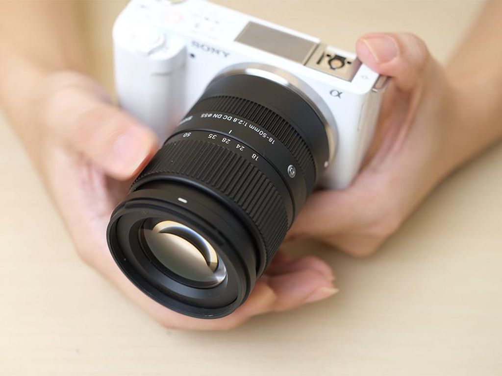 Mengulas Lensa Sigma 18-50mm Untuk Sony & Leica