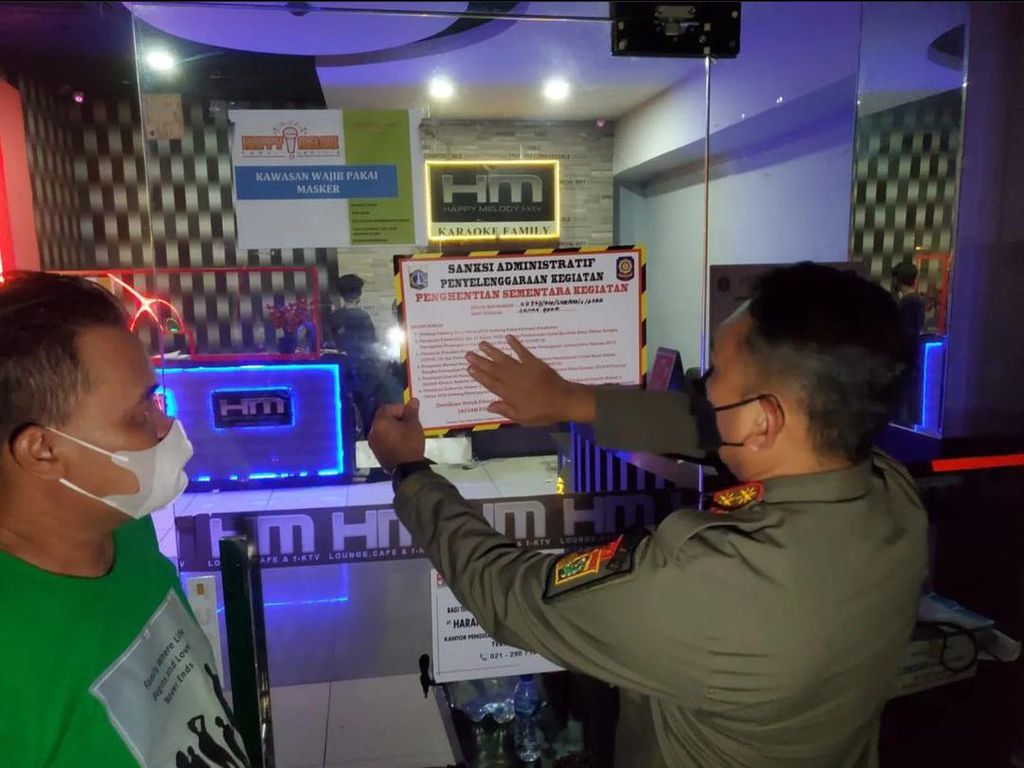 Langgar Aturan PPKM, Resto-Tempat Karaoke di Jakbar Diberi Sanksi