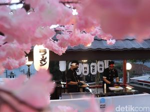 Resto di Bandung Rasa Jepang, Ada Pohon Sakuranya!