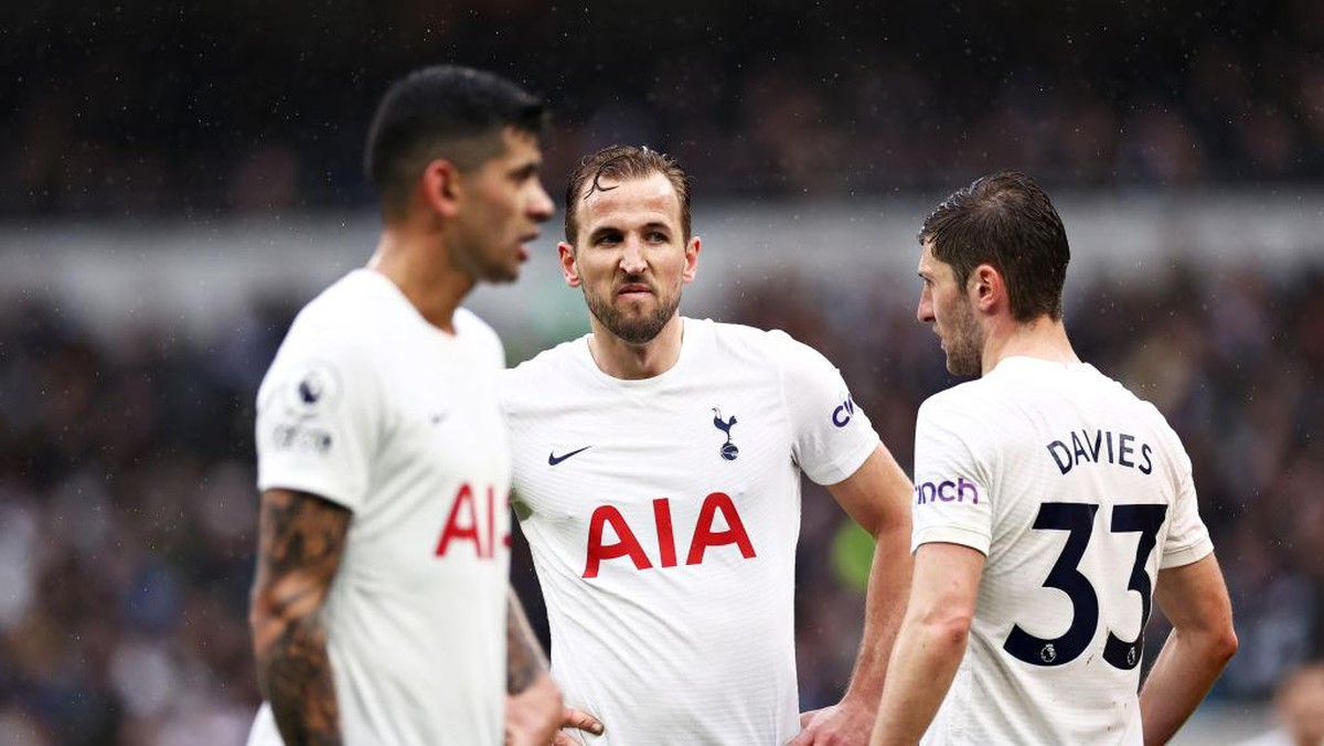 Antonio Conte tak terlalu yakin dengan kans Tottenham Hotspur finis empat besar Liga Inggris. (Foto: Getty Images/Ryan Pierse)
