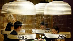 Unik! Ada Lampion Raksasa di Restoran Hotel Jepang, Buat Apa?