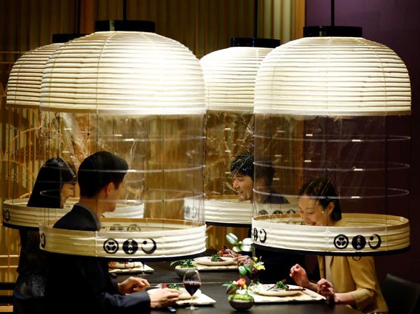 Unik! Ada Lampion Raksasa di Restoran Hotel Jepang, Buat Apa?