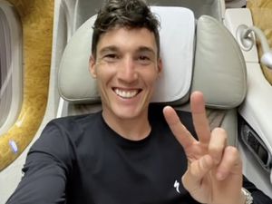 Aleix Espargaro Lempar Helm di Mandalika jika Follower Tembus Sejuta
