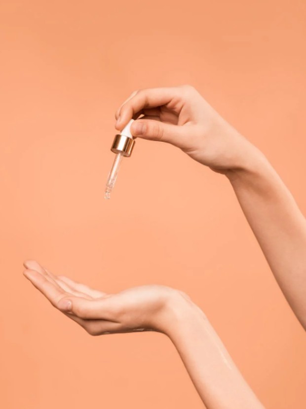 Aplikasikan Retinol dekat dengan Area Mata