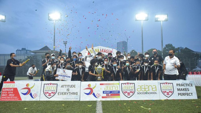 Asiana League 2021/2022 selesai. Turnamen usia 13-14 tahun itu dikuasai oleh Asiana Soccer School di dua kelompok umur tersebut.