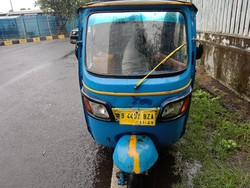 Bajaj Nyasar Masuk Tol Kebon Jeruk, Langsung Disetop Polisi