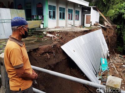 Bangunan PAUD-TK di Boyolali Rusak Akibat Longsor