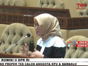 DPR Sahkan Iffa Rosita Jadi Komisioner KPU Pengganti Hasyim Asyari DPR Sahkan Iffa Rosita Jadi Komisioner KPU Pengganti Hasyim Asyari