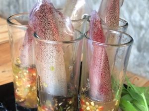 Sajikan Cumi-cumi Hidup dengan Cocolan Sambal, Restoran Thailand Ini Dikecam