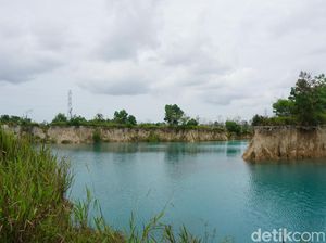 Potret Danau Biru Singkawang: Dulu Bekas Tambang, Kini Cantik Dipandang Potret Danau Biru Singkawang: Dulu Bekas Tambang, Kini Cantik Dipandang