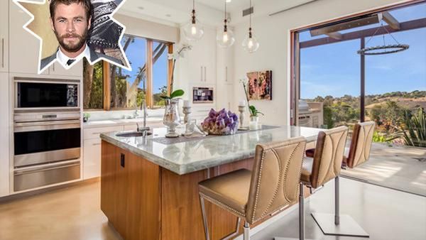 Mewah dan Elegan! 10 Dapur Selebriti Hollywood Tampak Luar Biasa