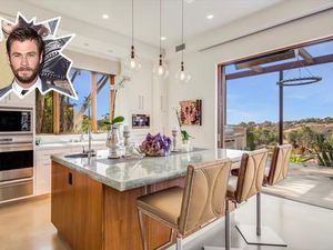 Mewah dan Elegan! 10 Dapur Selebriti Hollywood Tampak Luar Biasa