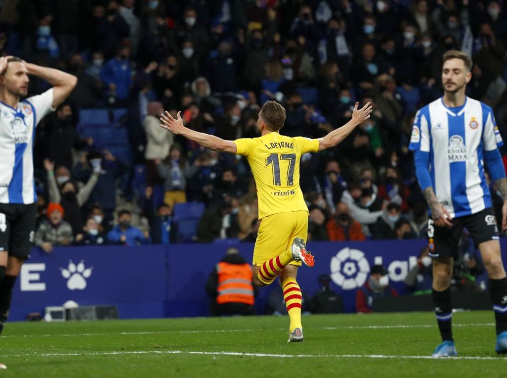 Dramatis! Gol Injury Time De Jong, Espanyol Vs Barcelona Tuntas 2-2