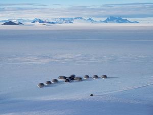 Foto: Glamping dengan Nuansa Luar Angkasa di Antartika
