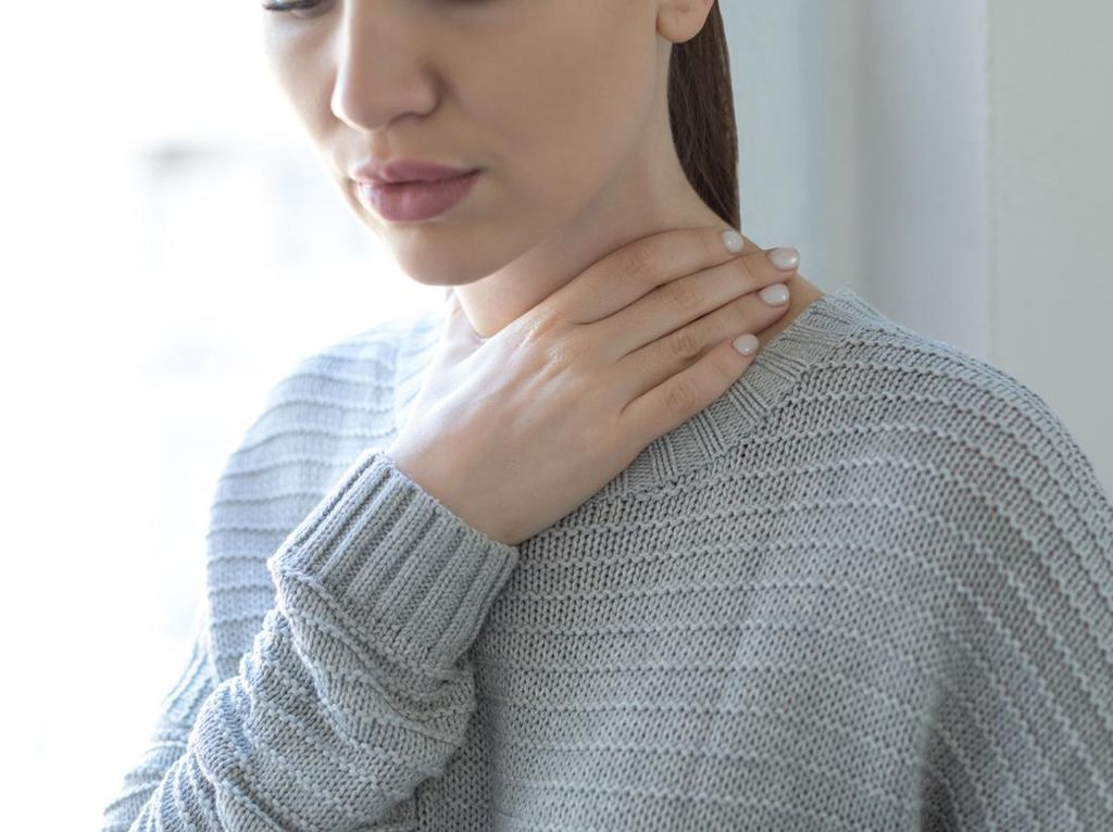 15 Cara Mengatasi Tenggorokan Gatal dan Batuk Secara Alami