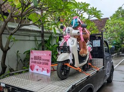 So Sweet! Pria Ini Kasih Kejutan Valentine Buat Istri, Motor Baru Dipitain